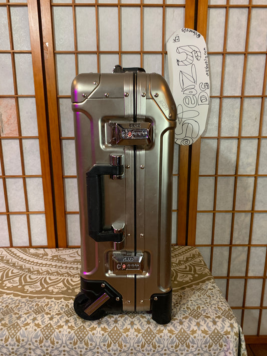 Aluminum Touring Accomplice, Zero Halliburton