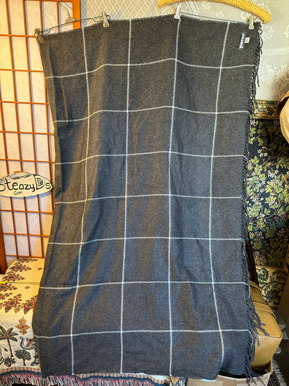 PACA Bundle Baby Alpaca Wool Throw Blanket and Gloves Gray PAcas Peru Window pane 52x66"