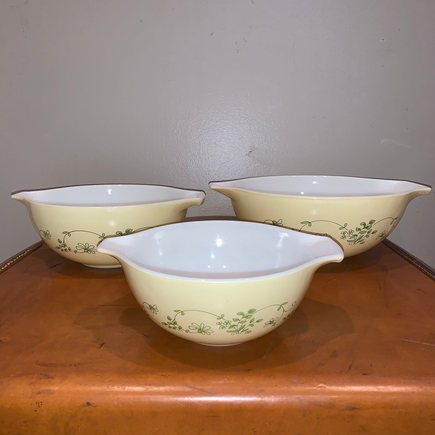 Pyrex mixing bowls, Old Orchard & Shenandoah Cinderella